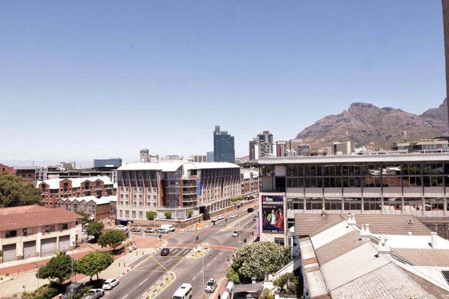 To Let 2 Bedroom Property for Rent in Green Point Western Cape